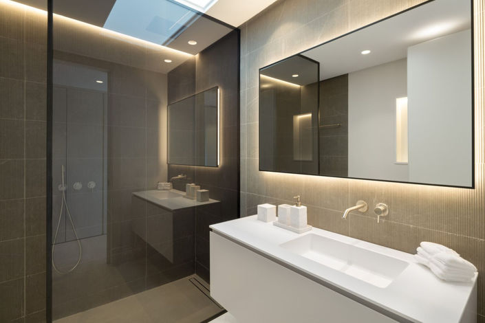 Image No.10-5 Bed Property for sale