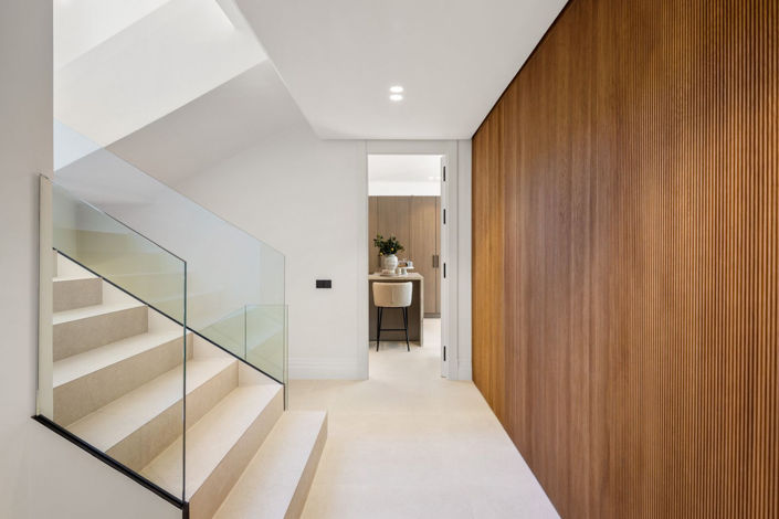 Image No.6-5 Bed Property for sale