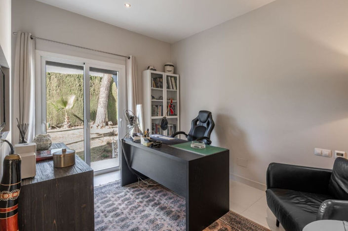 Image No.23-4 Bed Property for sale