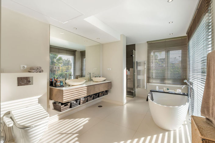 Image No.5-4 Bed Property for sale