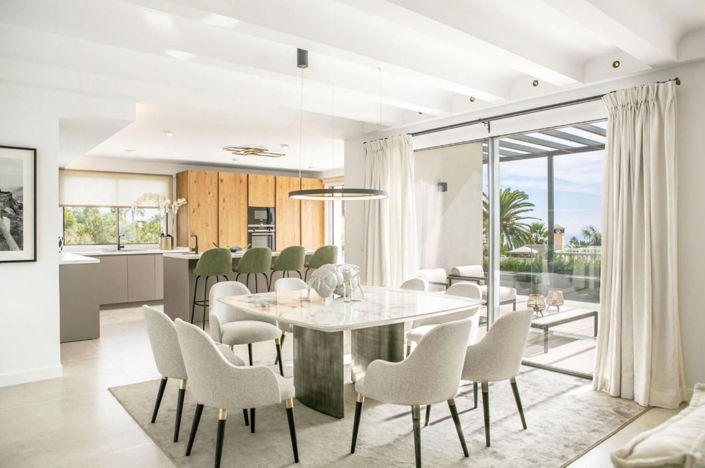 Image No.11-5 Bed Property for sale