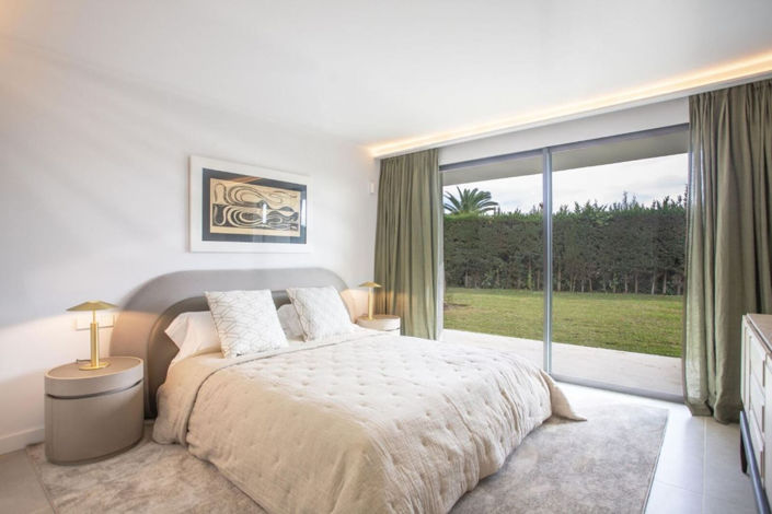 Image No.16-5 Bed Property for sale