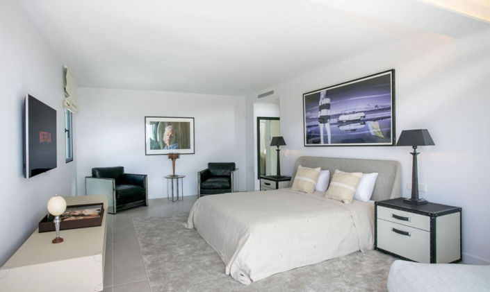 Image No.17-5 Bed Property for sale