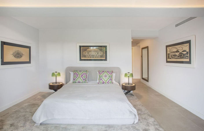 Image No.20-5 Bed Property for sale