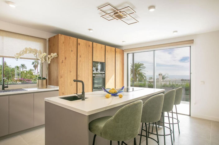 Image No.8-5 Bed Property for sale