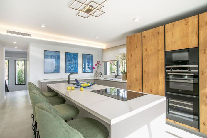 Image No.9-5 Bed Property for sale