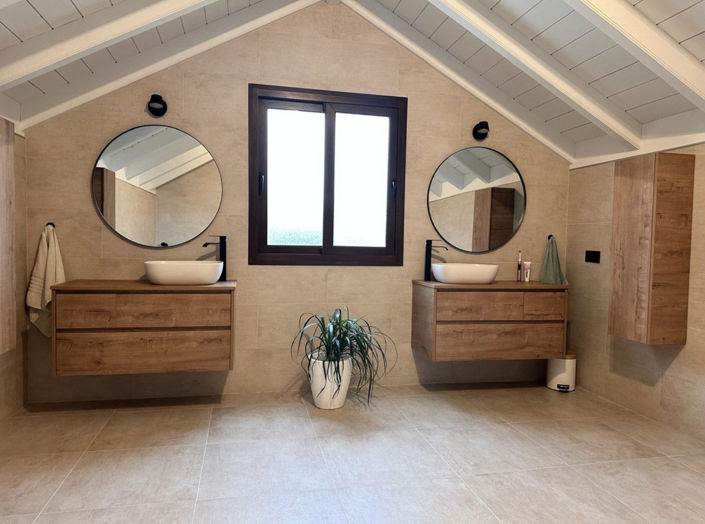 Image No.7-5 Bed Property for sale