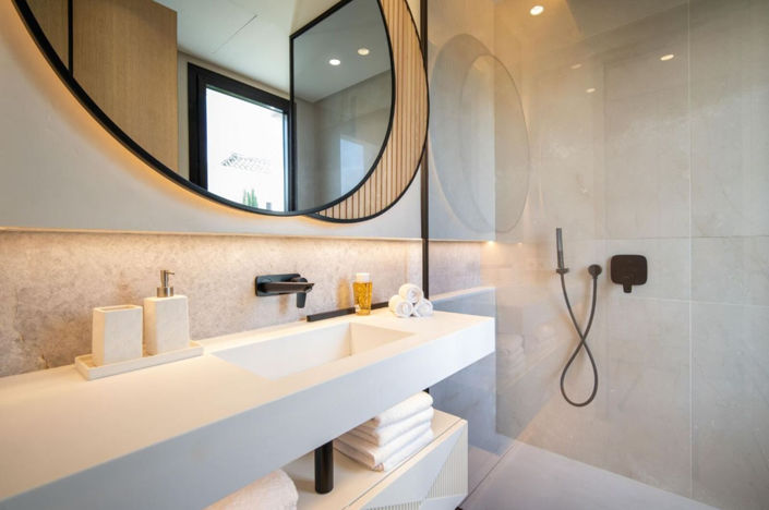 Image No.28-5 Bed Property for sale