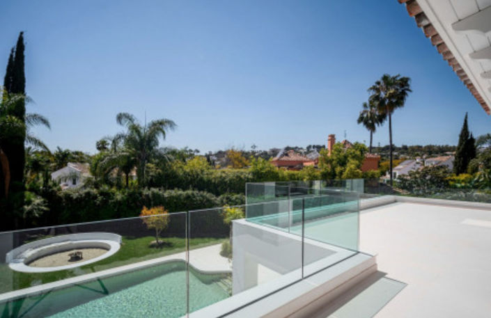 Image No.4-4 Bed Property for sale