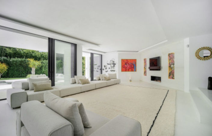 Image No.9-4 Bed Property for sale