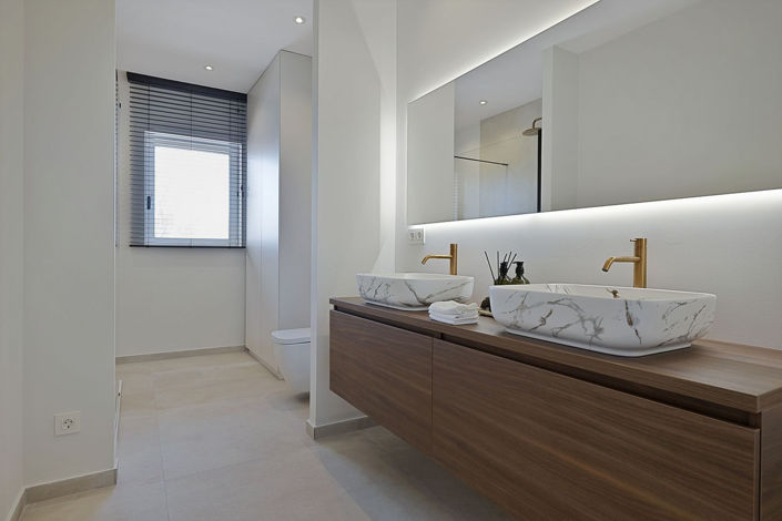 Image No.11-5 Bed Property for sale