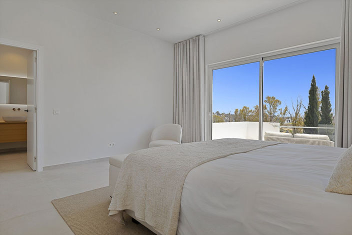 Image No.17-5 Bed Property for sale