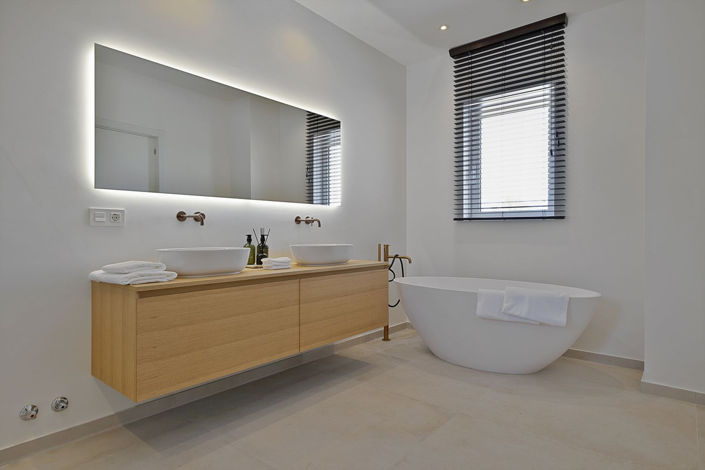 Image No.19-5 Bed Property for sale