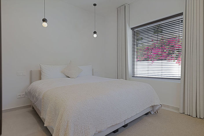 Image No.22-5 Bed Property for sale