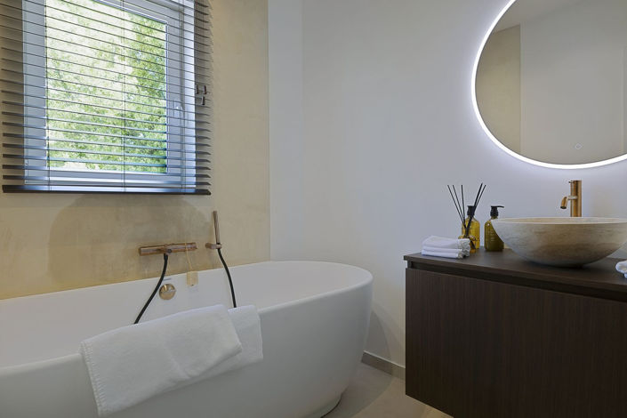 Image No.25-5 Bed Property for sale