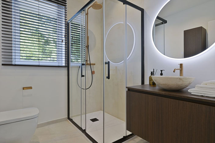 Image No.27-5 Bed Property for sale