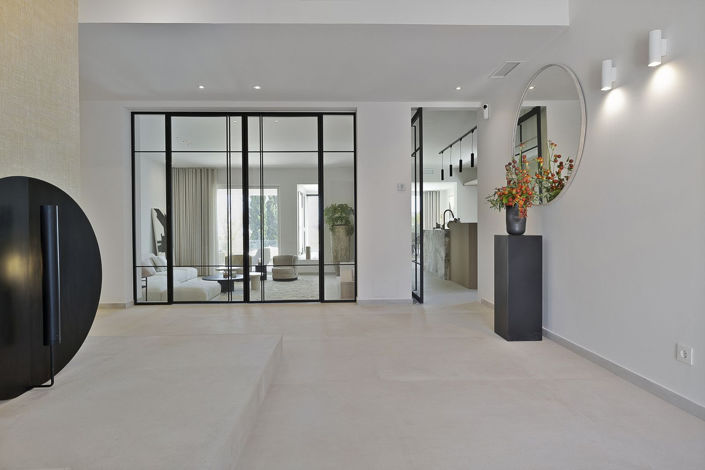 Image No.28-5 Bed Property for sale