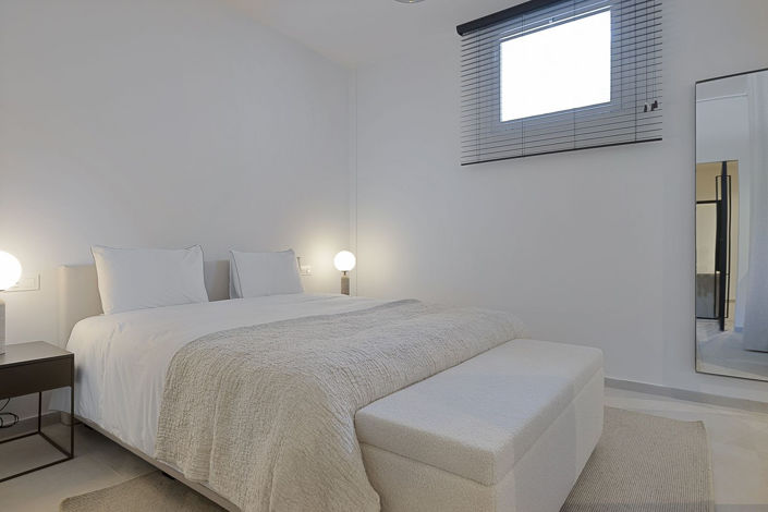 Image No.38-5 Bed Property for sale