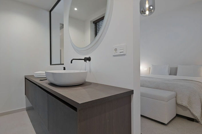 Image No.40-5 Bed Property for sale