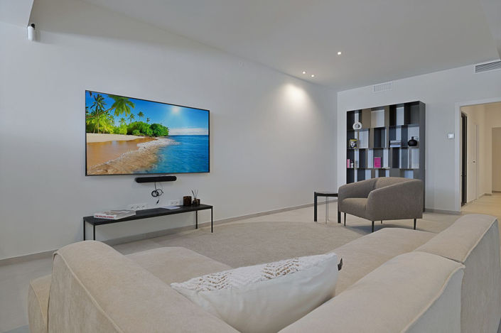 Image No.46-5 Bed Property for sale