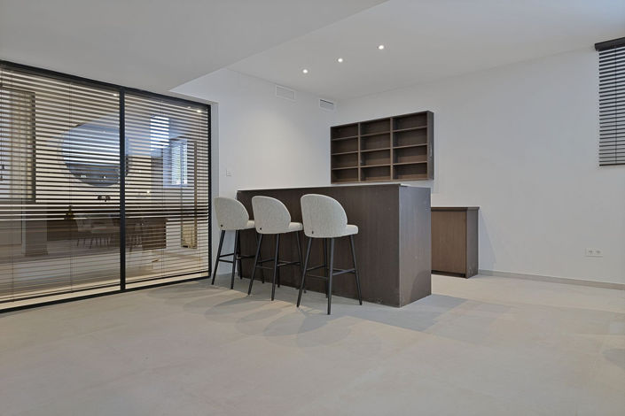 Image No.48-5 Bed Property for sale