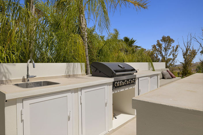 Image No.69-5 Bed Property for sale