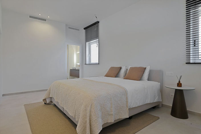 Image No.8-5 Bed Property for sale