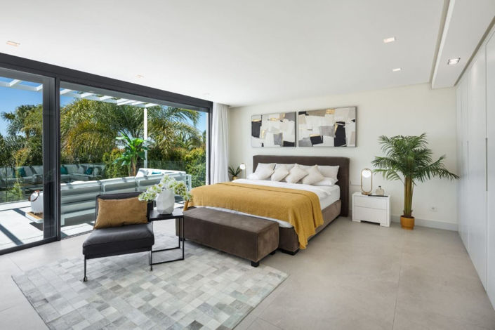 Image No.10-4 Bed Property for sale