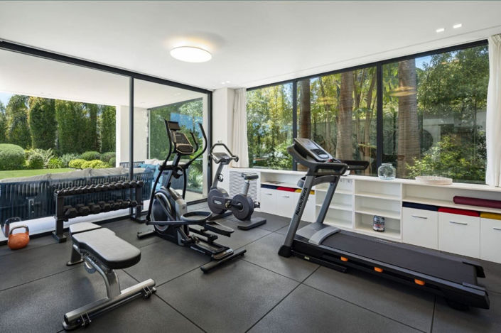 Image No.20-4 Bed Property for sale