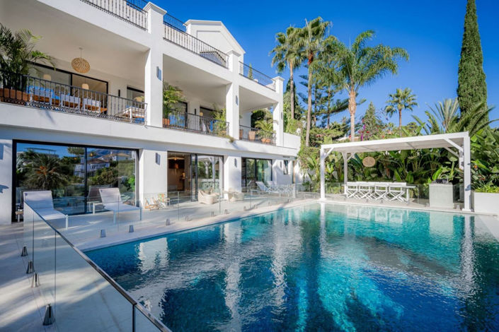 Image No.15-5 Bed Property for sale