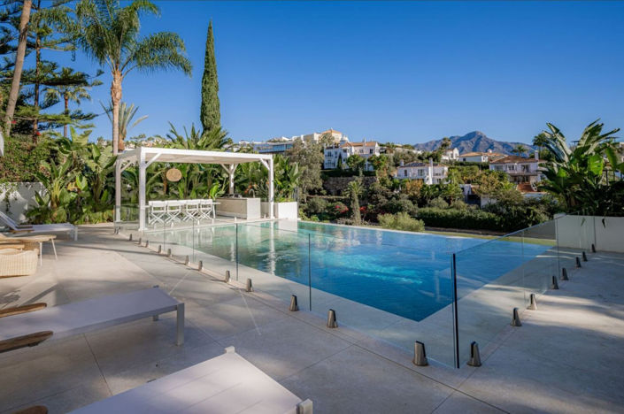 Image No.24-5 Bed Property for sale