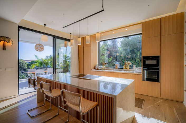 Image No.5-5 Bed Property for sale