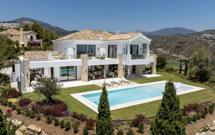 Image No.1-8 Bed Property for sale
