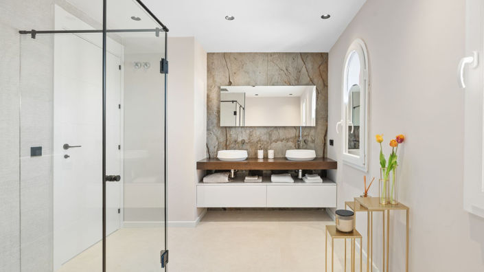 Image No.17-3 Bed Property for sale