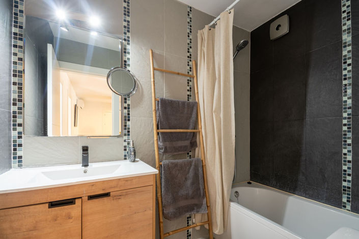 Image No.15-3 Bed Property for sale