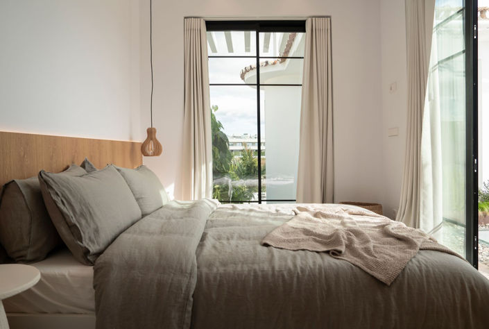 Image No.10-5 Bed Property for sale