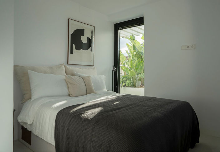 Image No.12-5 Bed Property for sale