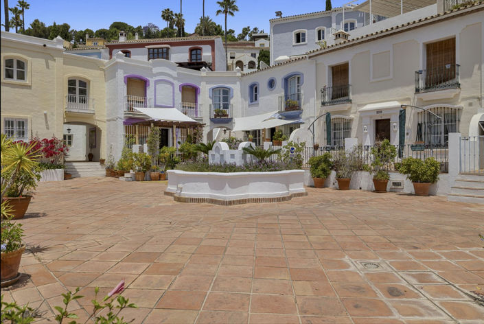 Image No.5-3 Bed Property for sale