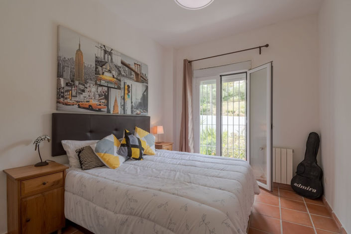 Image No.12-5 Bed Property for sale