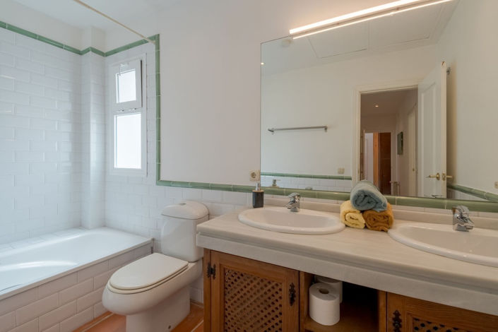 Image No.13-5 Bed Property for sale