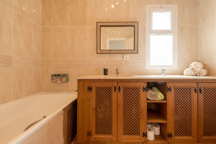 Image No.15-5 Bed Property for sale