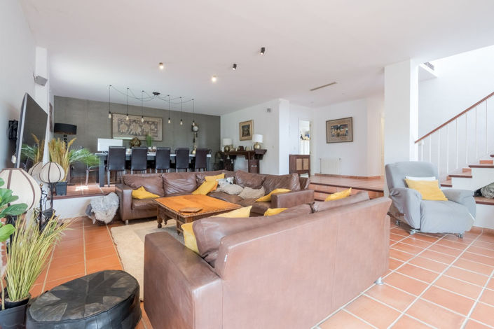 Image No.18-5 Bed Property for sale