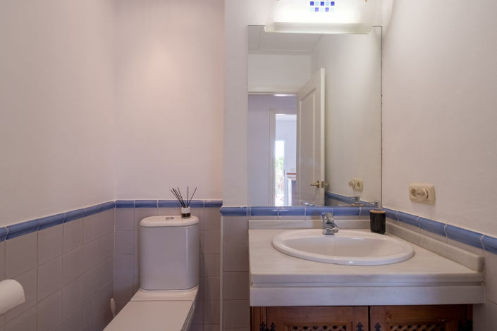 Image No.19-5 Bed Property for sale