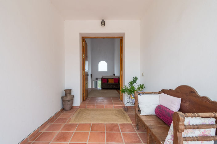 Image No.7-5 Bed Property for sale