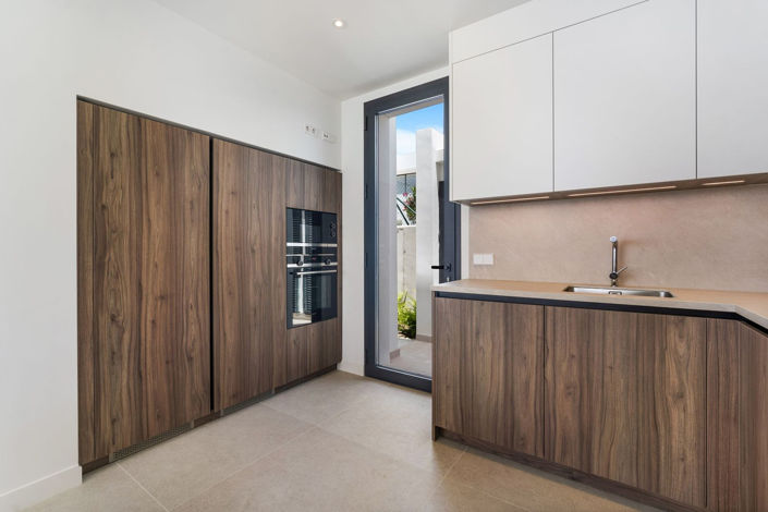 Image No.10-6 Bed Property for sale