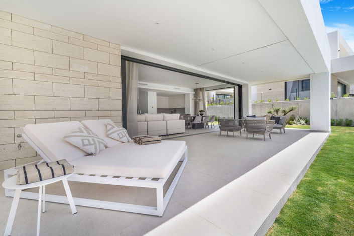 Image No.12-6 Bed Property for sale