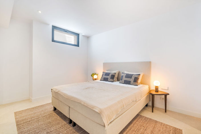 Image No.18-6 Bed Property for sale