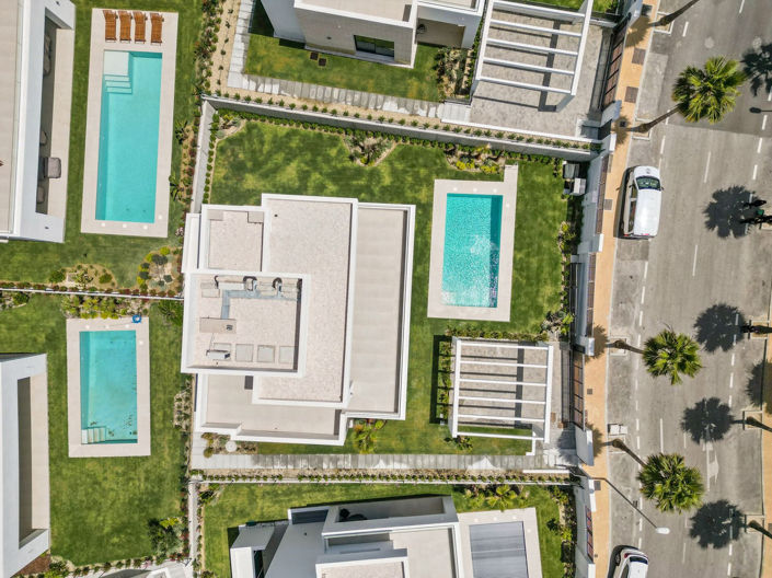 Image No.32-6 Bed Property for sale