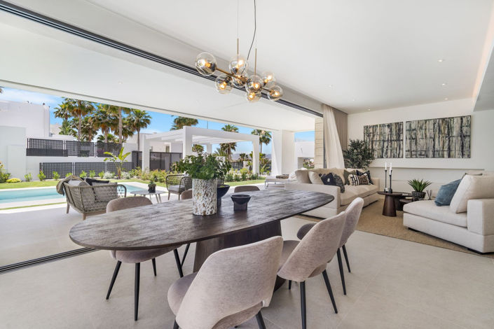 Image No.4-6 Bed Property for sale