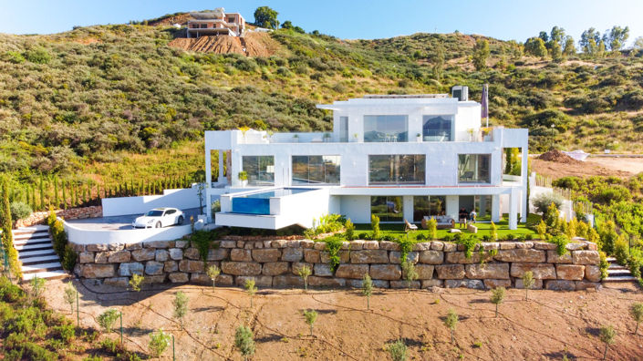 Image No.1-5 Bed Property for sale